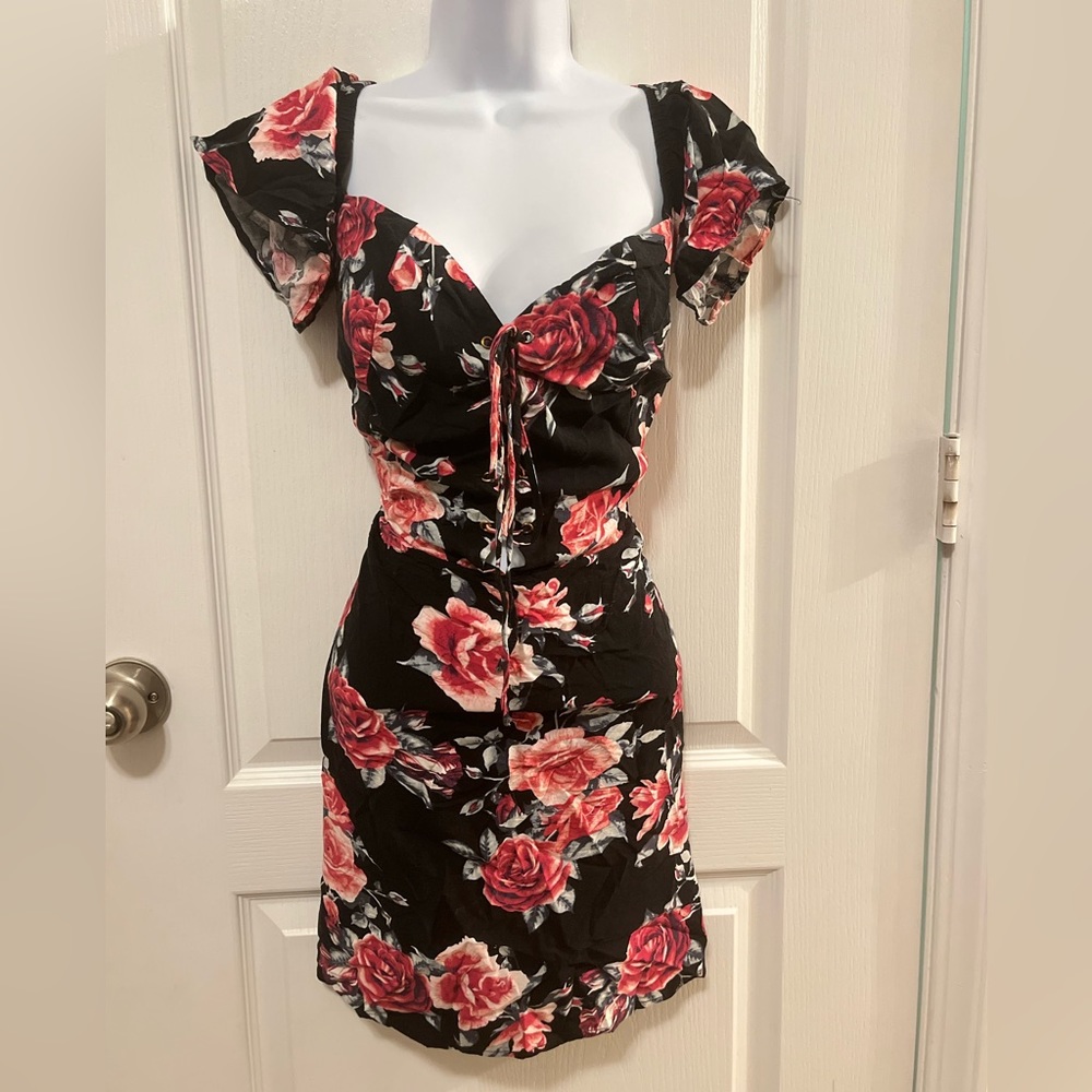 Beautiful Charlotte Russe Floral Pink & black dress - Picture 3 of 10